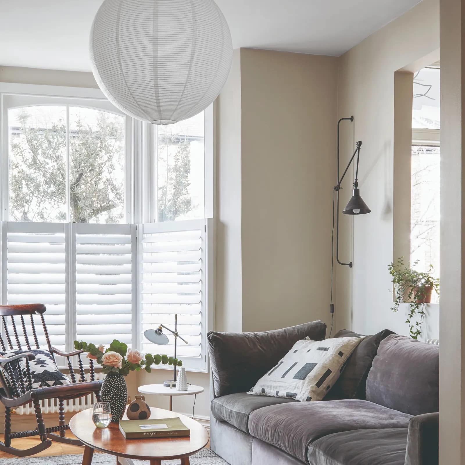 6 idei de iluminare favorabile bugetului pentru a face apartamentul dvs. din New York să se simtă mai luminos
